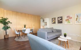 Host Wise - Restful Minimalist Flat - Balcony